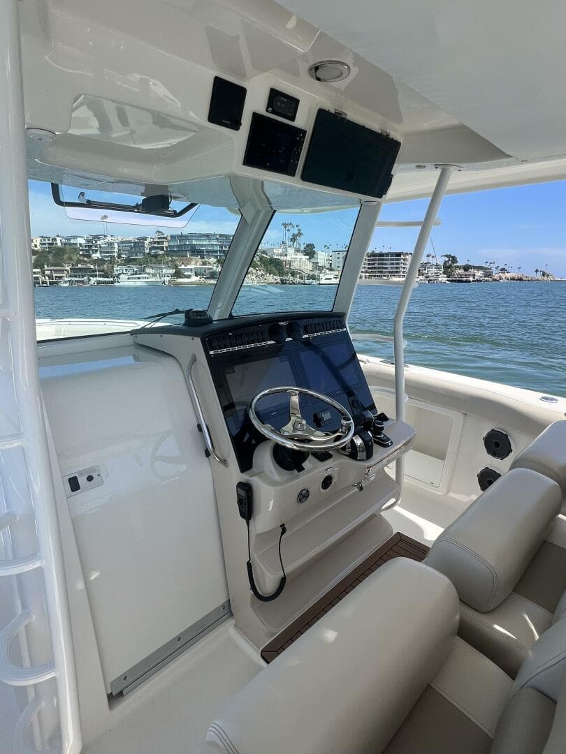2019 Boston Whaler 38 Outrage — photo 2