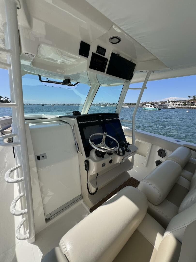 2019 Boston Whaler 38 Outrage — photo 9