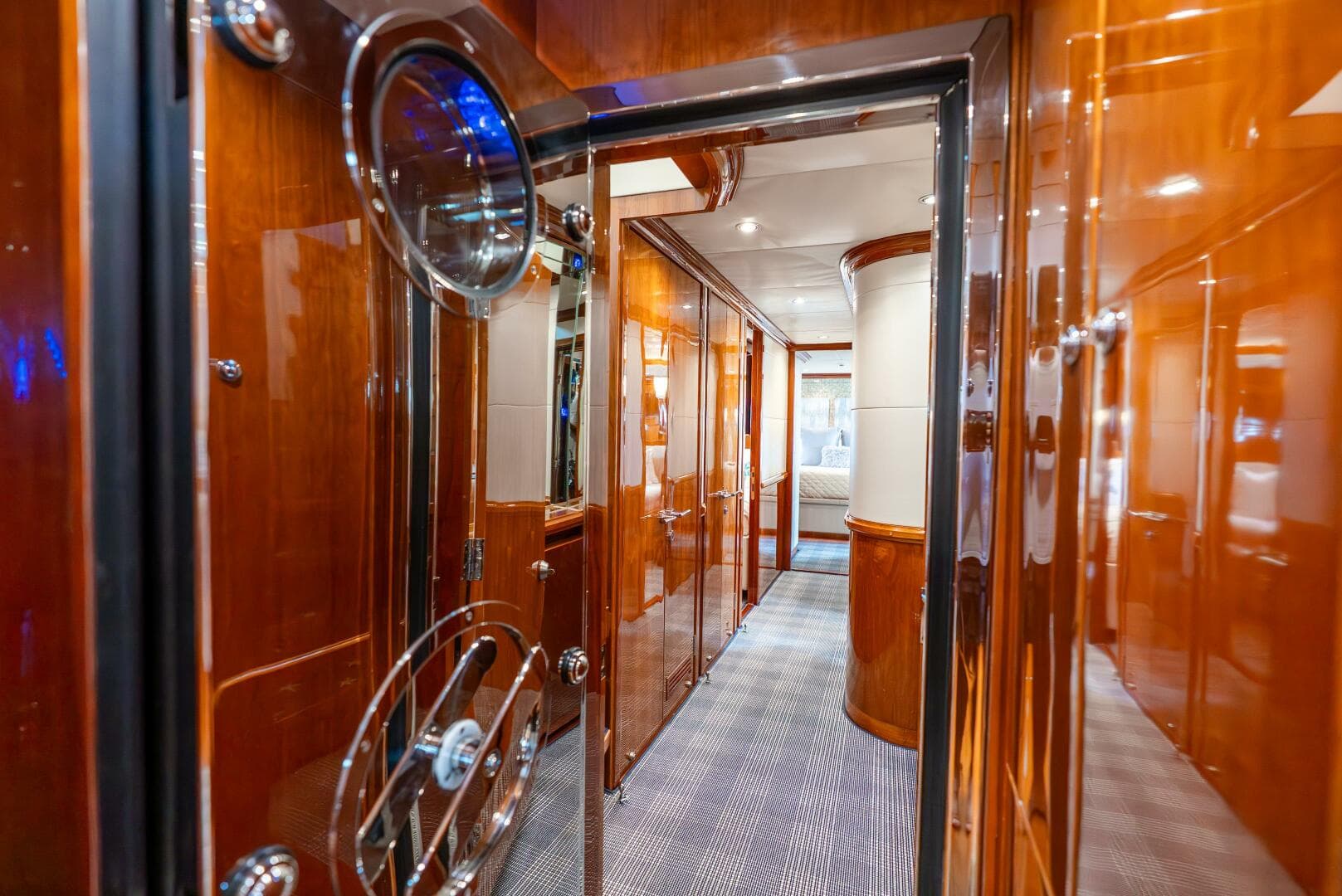 2010 Hargrave Raised Pilothouse — photo 36