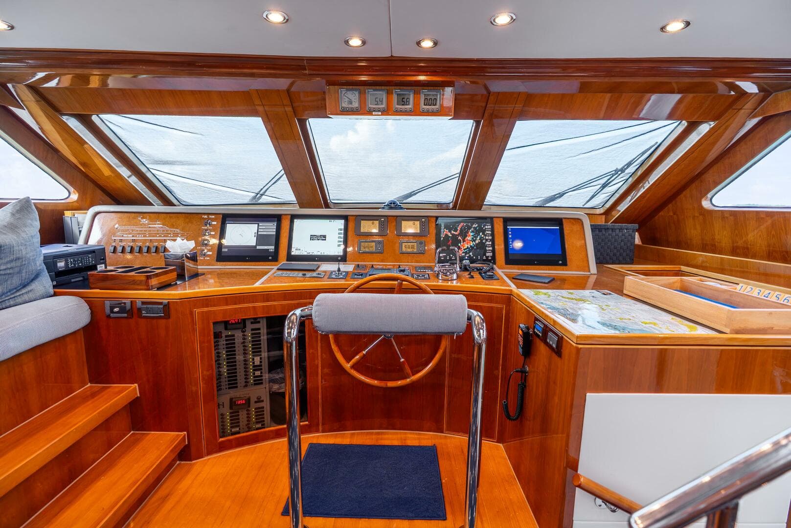 2010 Hargrave Raised Pilothouse — photo 17