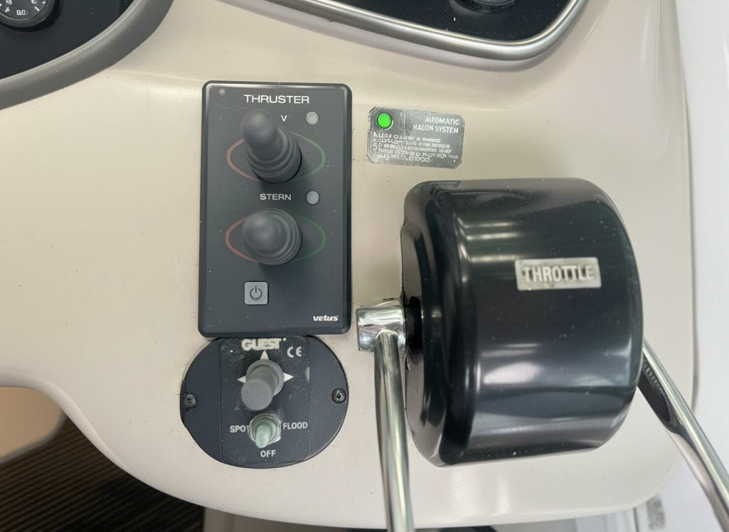 2004 Sea Ray 340 Sundancer — photo 11