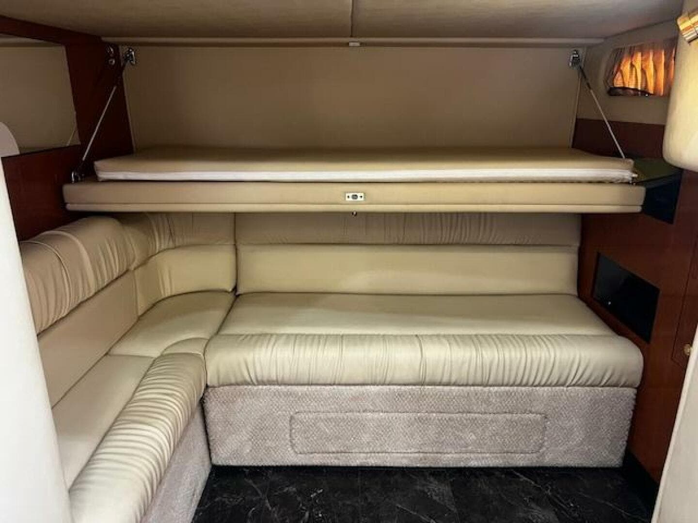 2000 Sea Ray 410 Sundancer — photo 20