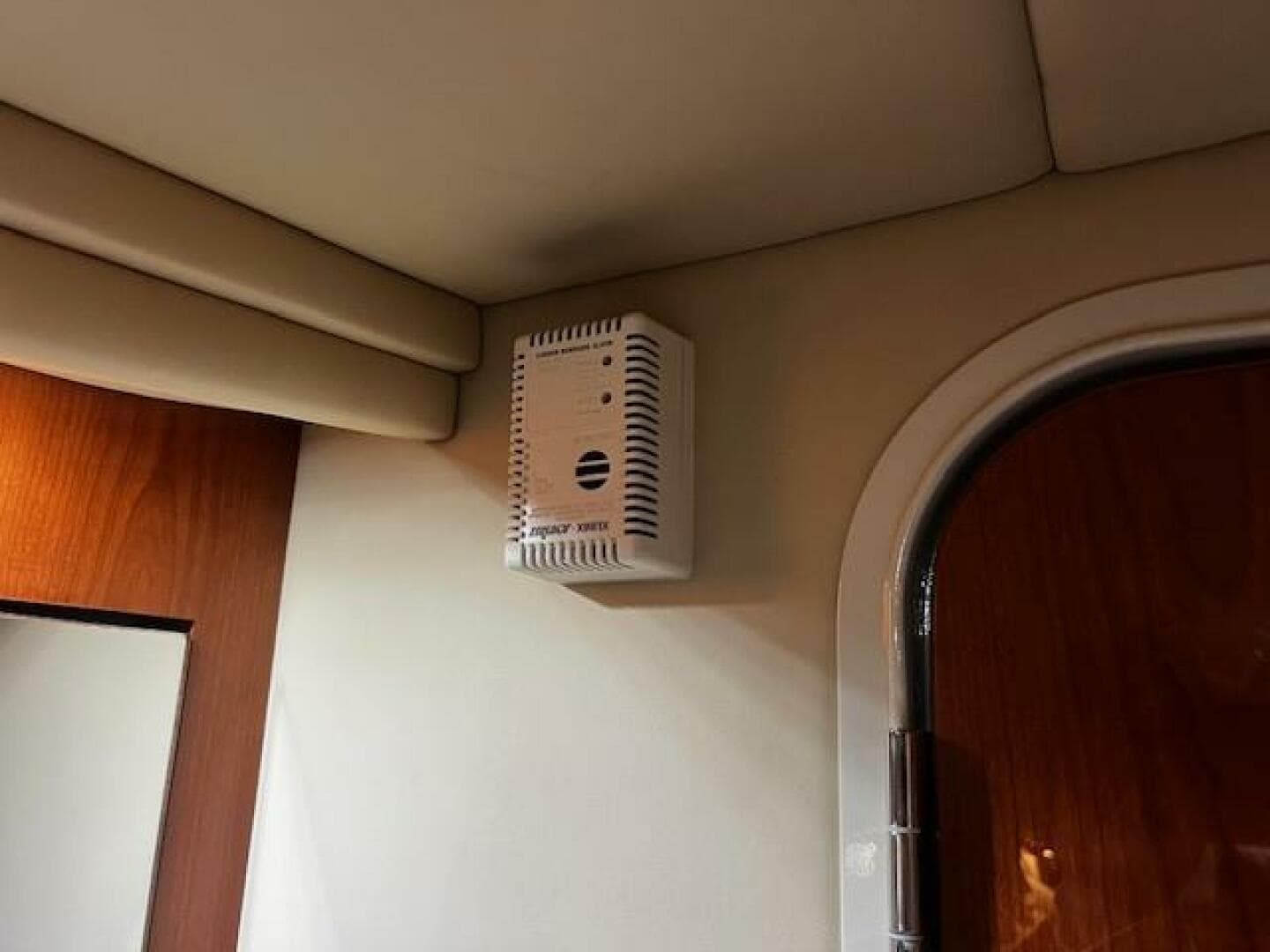 2000 Sea Ray 410 Sundancer — photo 43