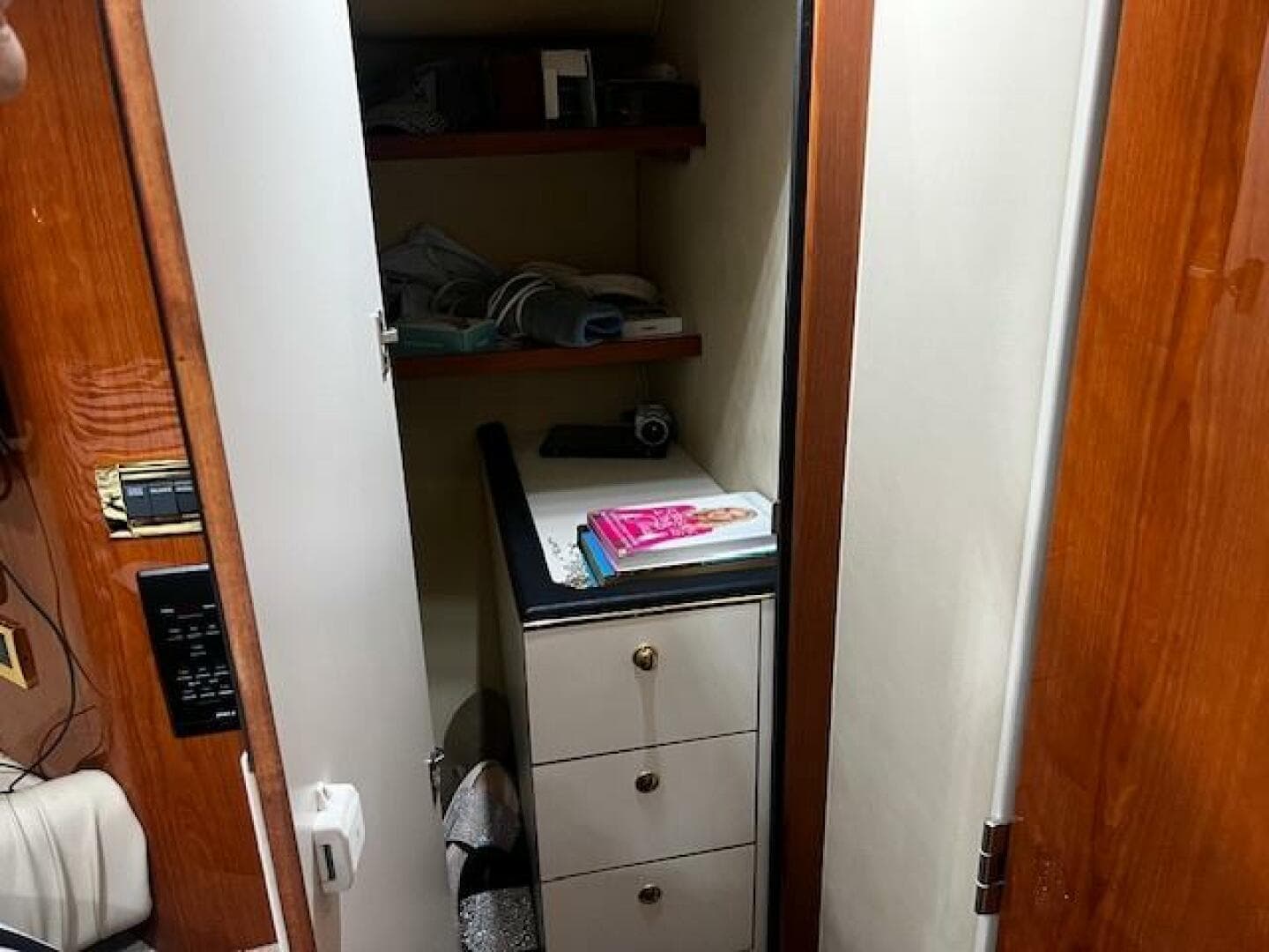 2000 Sea Ray 410 Sundancer — photo 42