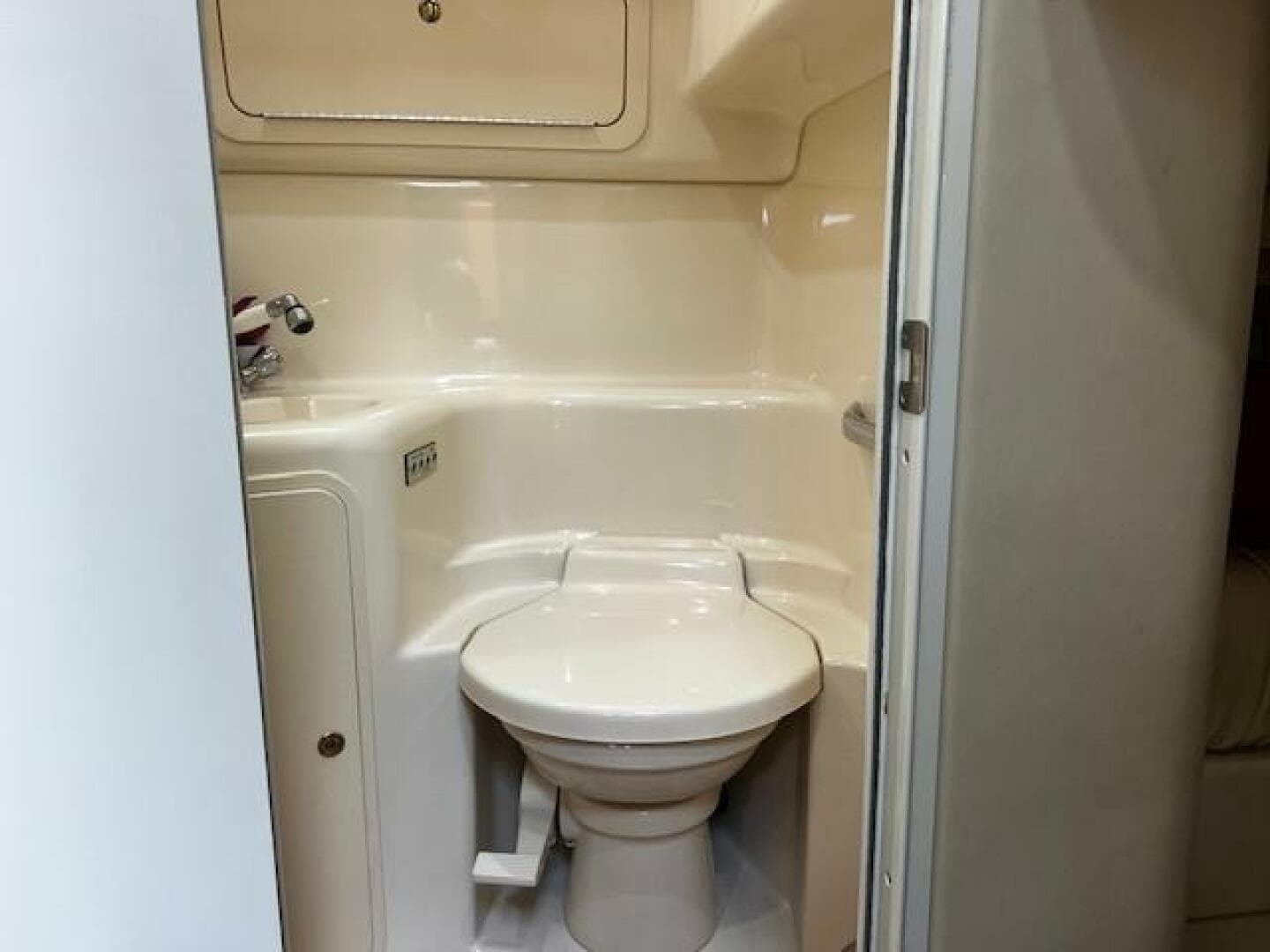 2000 Sea Ray 410 Sundancer — photo 25