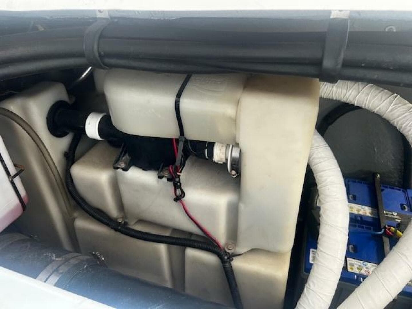 2000 Sea Ray 410 Sundancer — photo 16