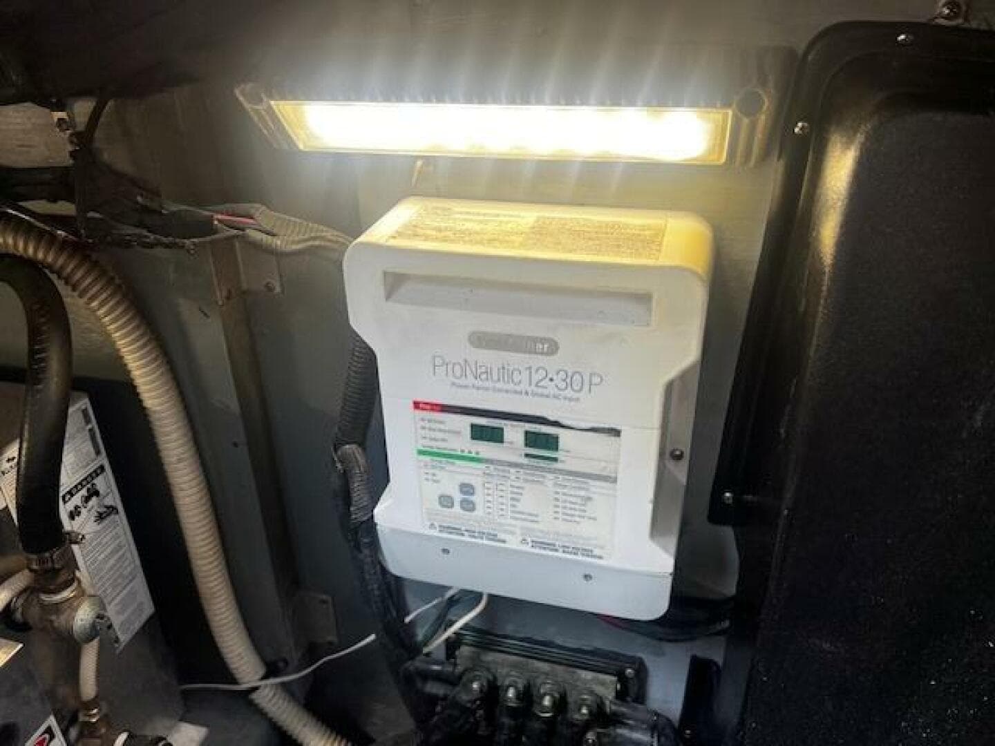 2000 Sea Ray 410 Sundancer — photo 11