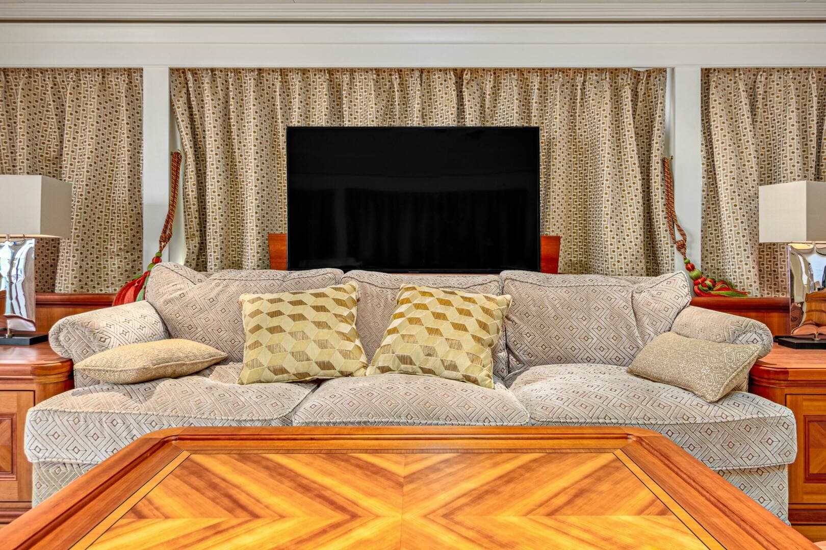 2019 Hunt Yachts — photo 8