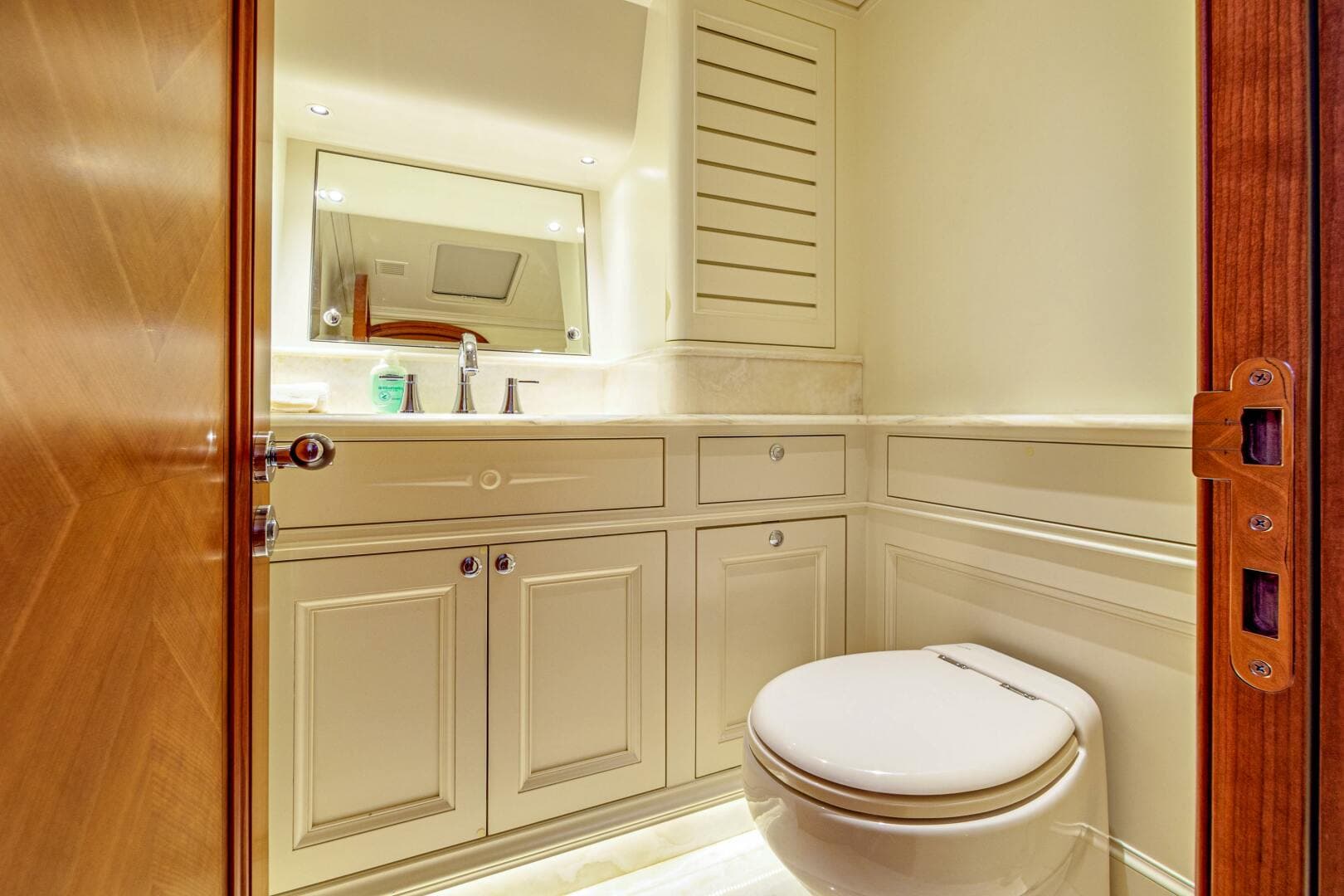 2019 Hunt Yachts — photo 37