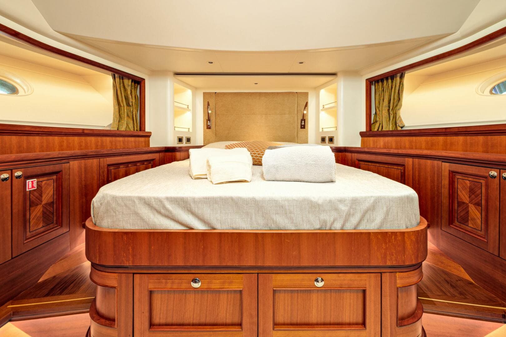 2019 Hunt Yachts — photo 39