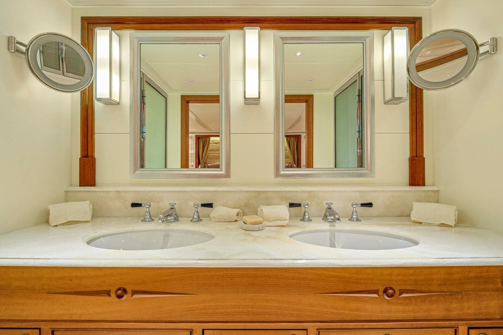 2019 Hunt Yachts — photo 29