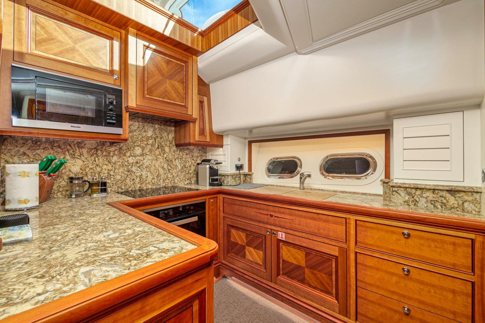 2019 Hunt Yachts — photo 17