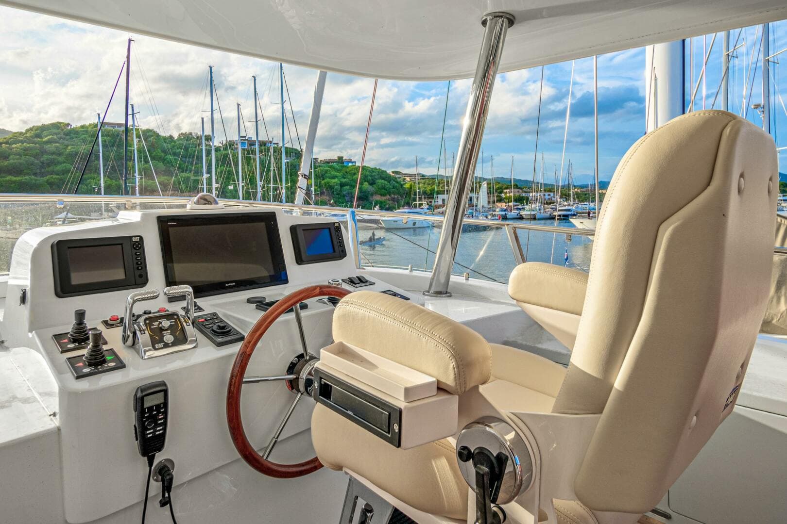 2019 Hunt Yachts — photo 48