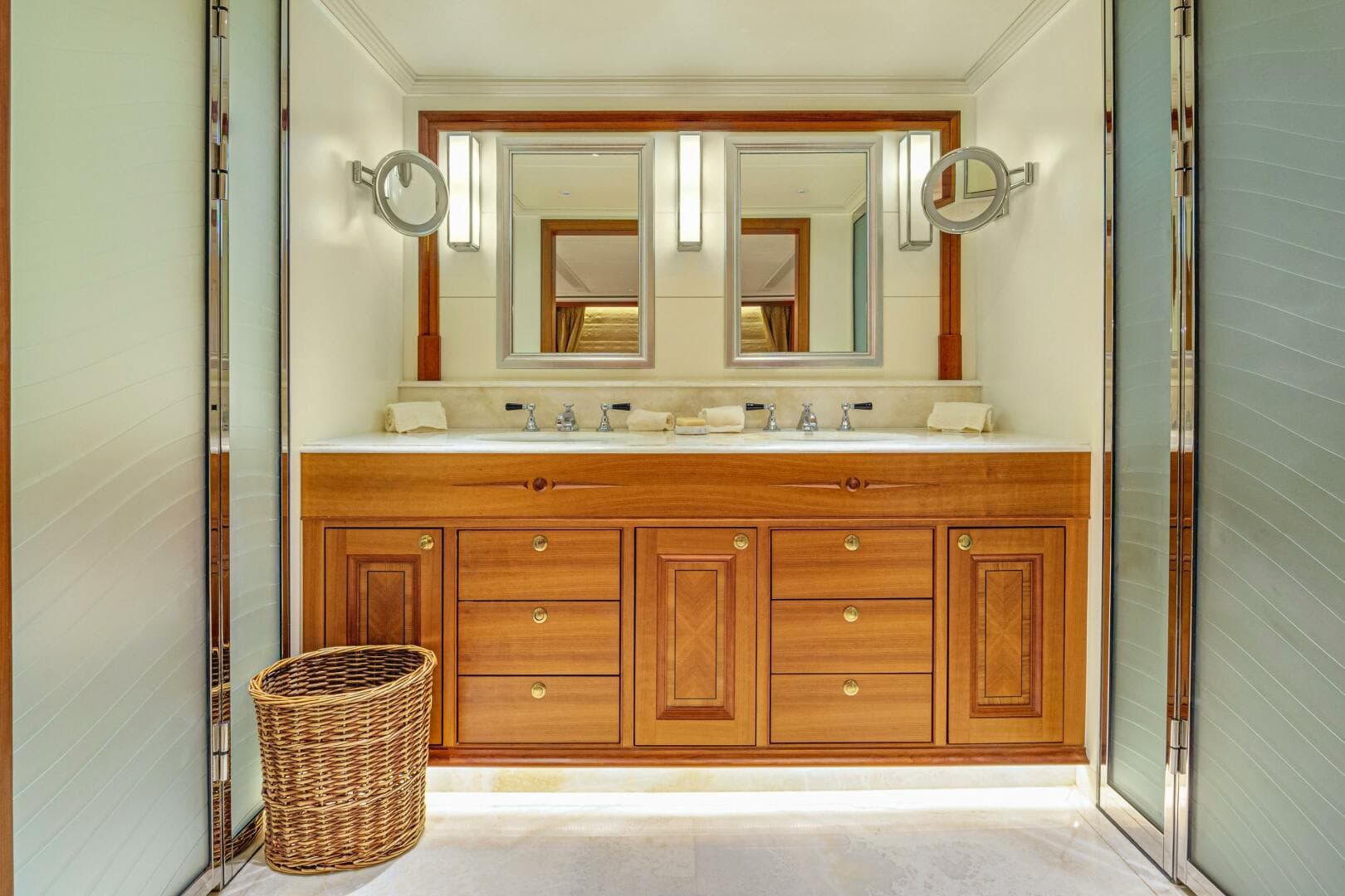 2019 Hunt Yachts — photo 28