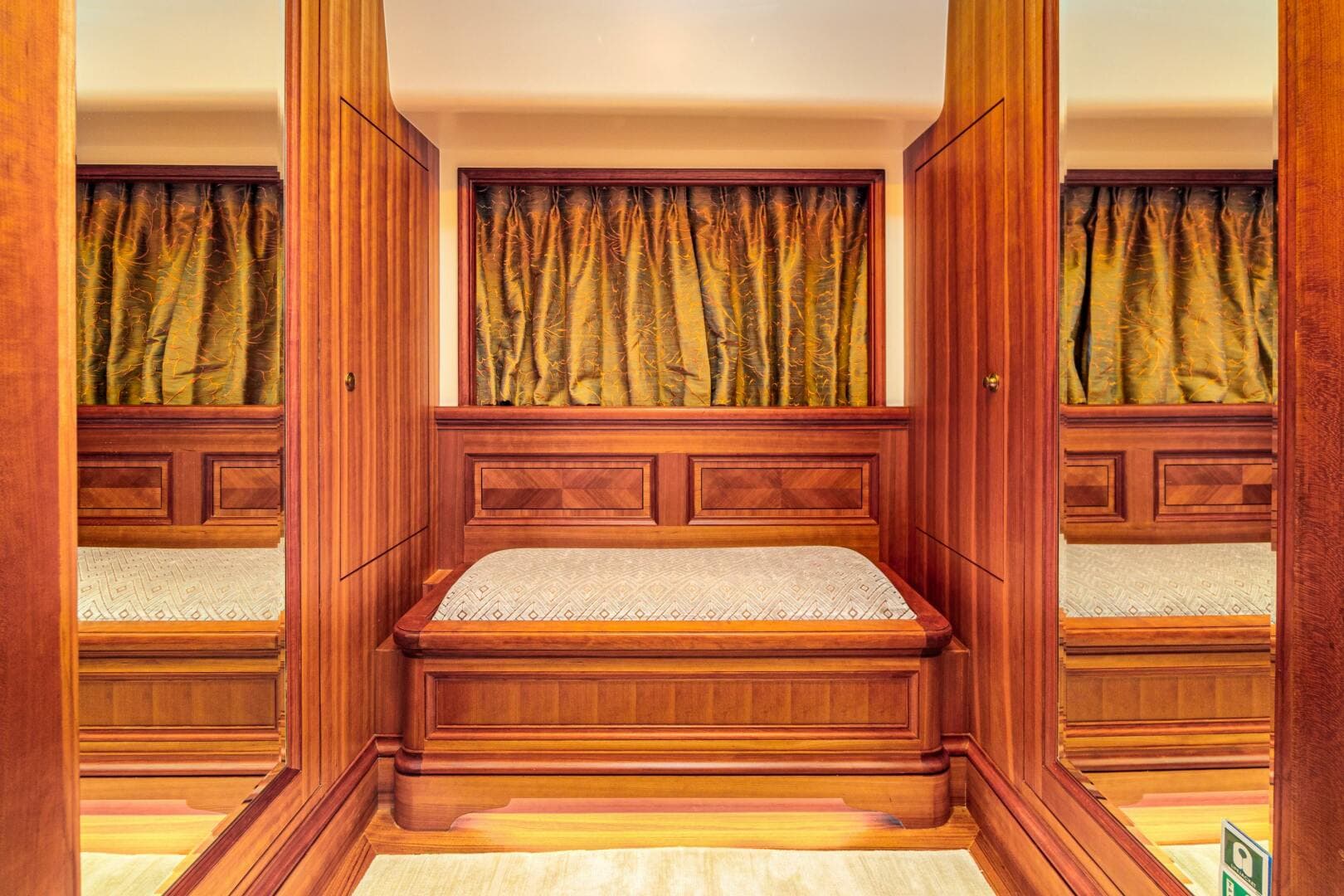 2019 Hunt Yachts — photo 21