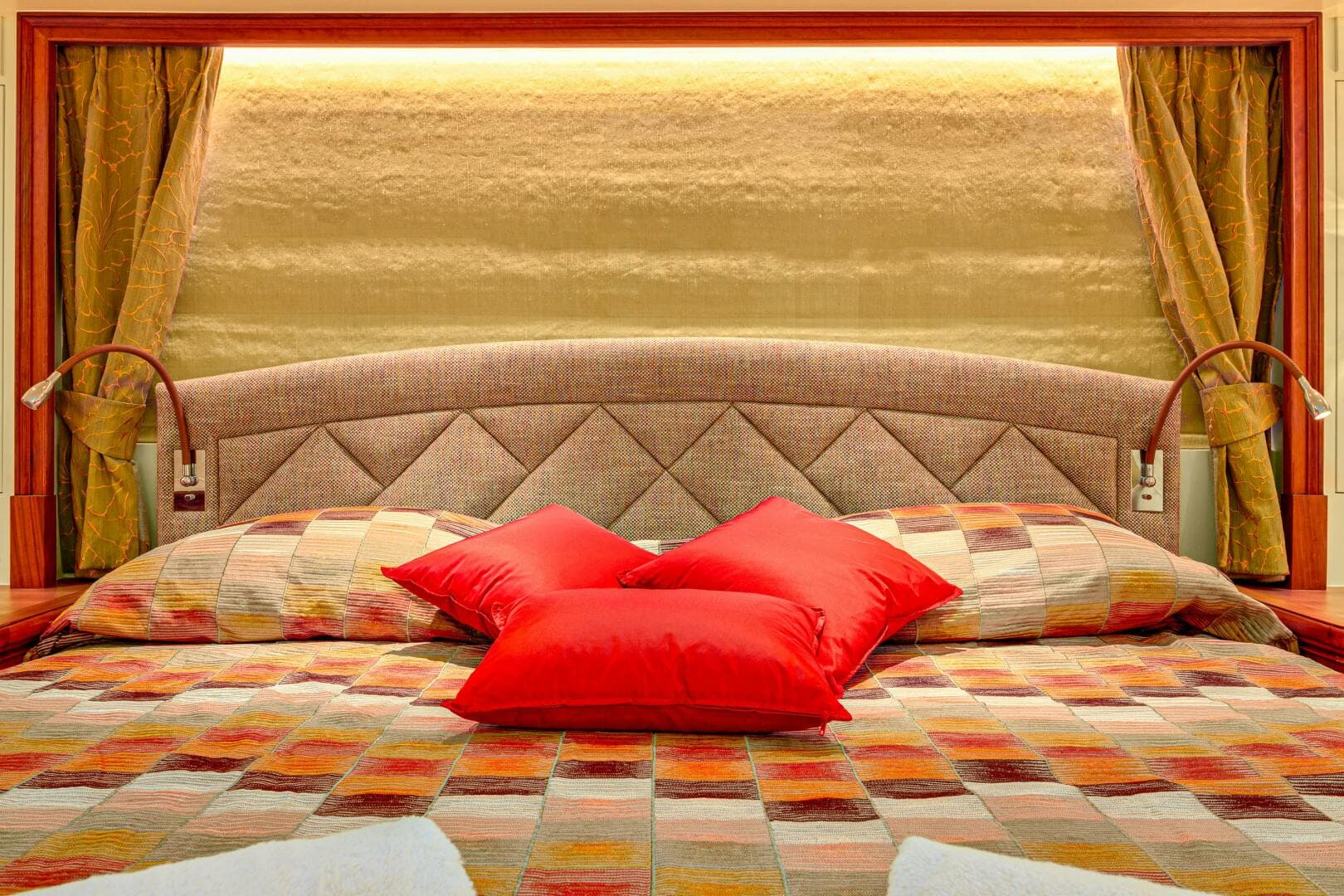 2019 Hunt Yachts — photo 25