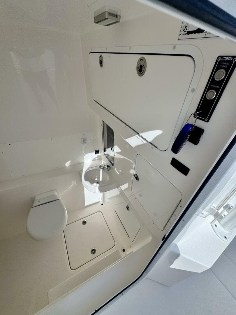 2024 Invincible 39 Open Fisherman — photo 15