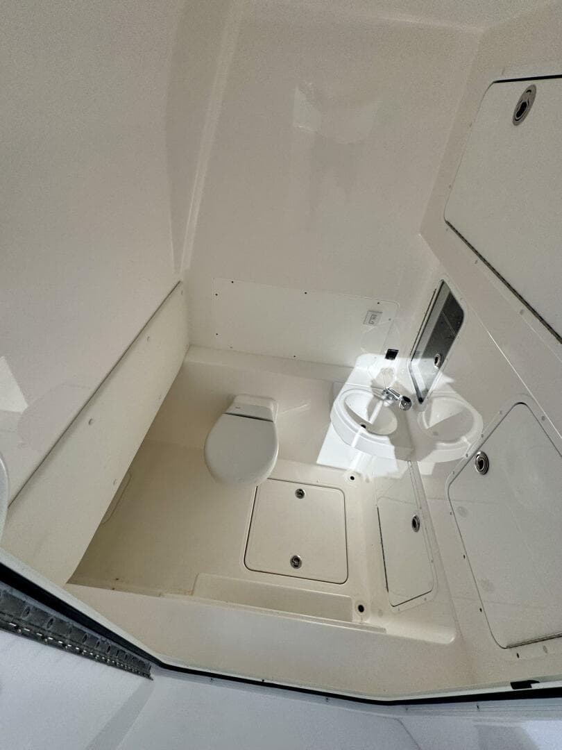 2024 Invincible 39 Open Fisherman — photo 14