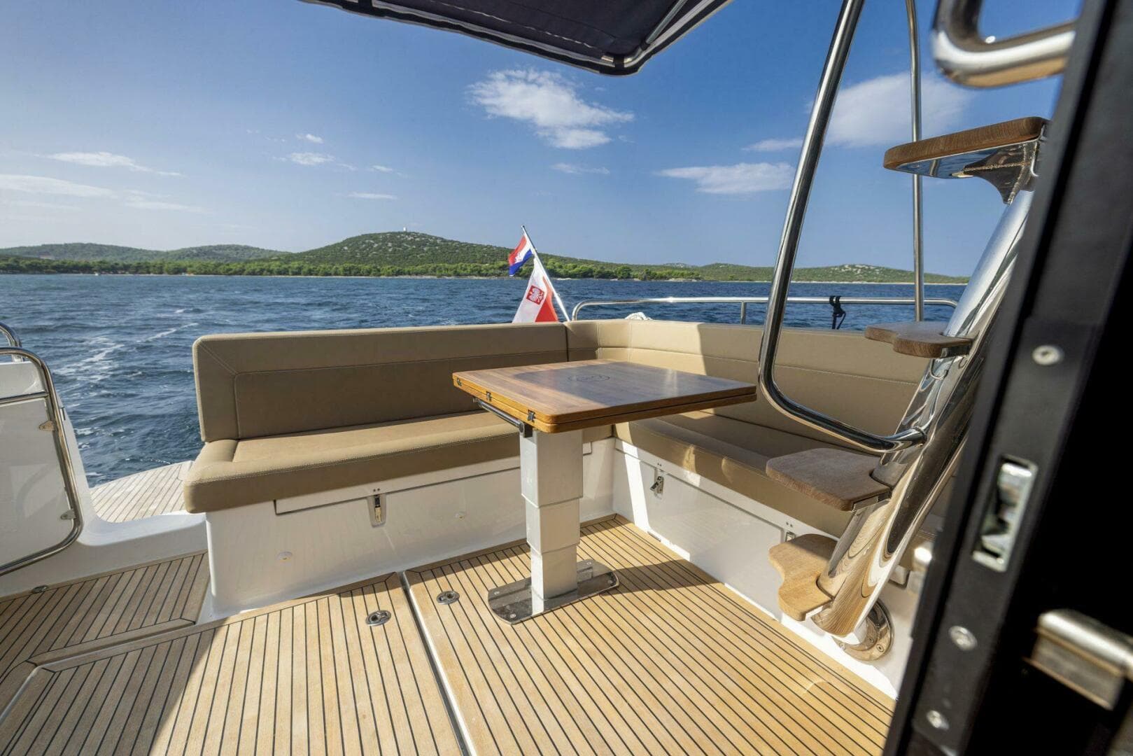 2025 Nimbus 405 Flybridge — photo 6