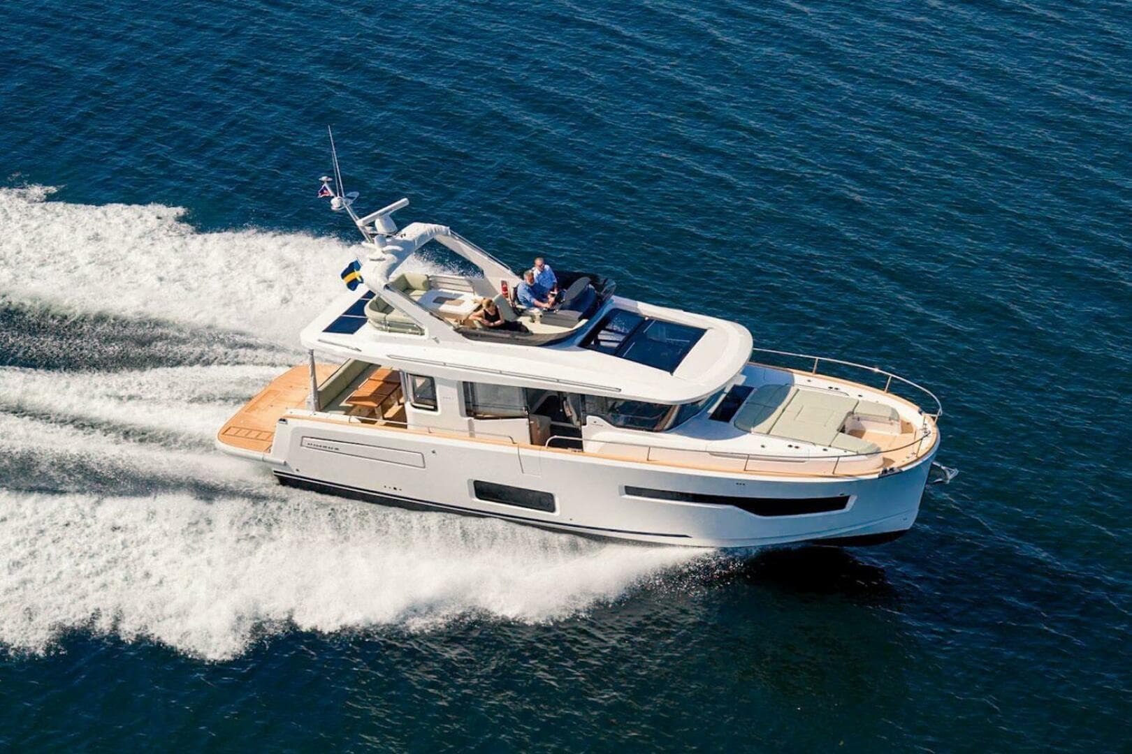 2025 Nimbus 495 Flybridge — photo 1