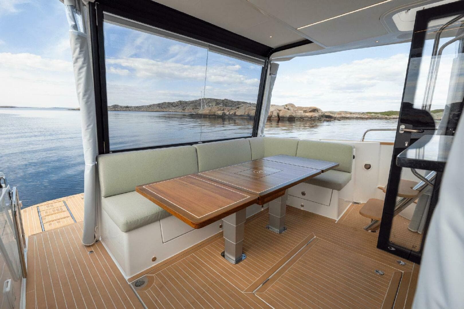 2025 Nimbus 495 Flybridge — photo 13