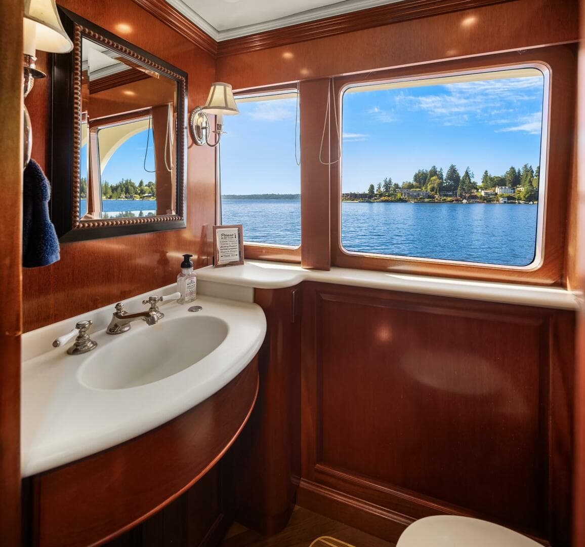 2001 Rayburn Custom Yachts Flush Deck — photo 17