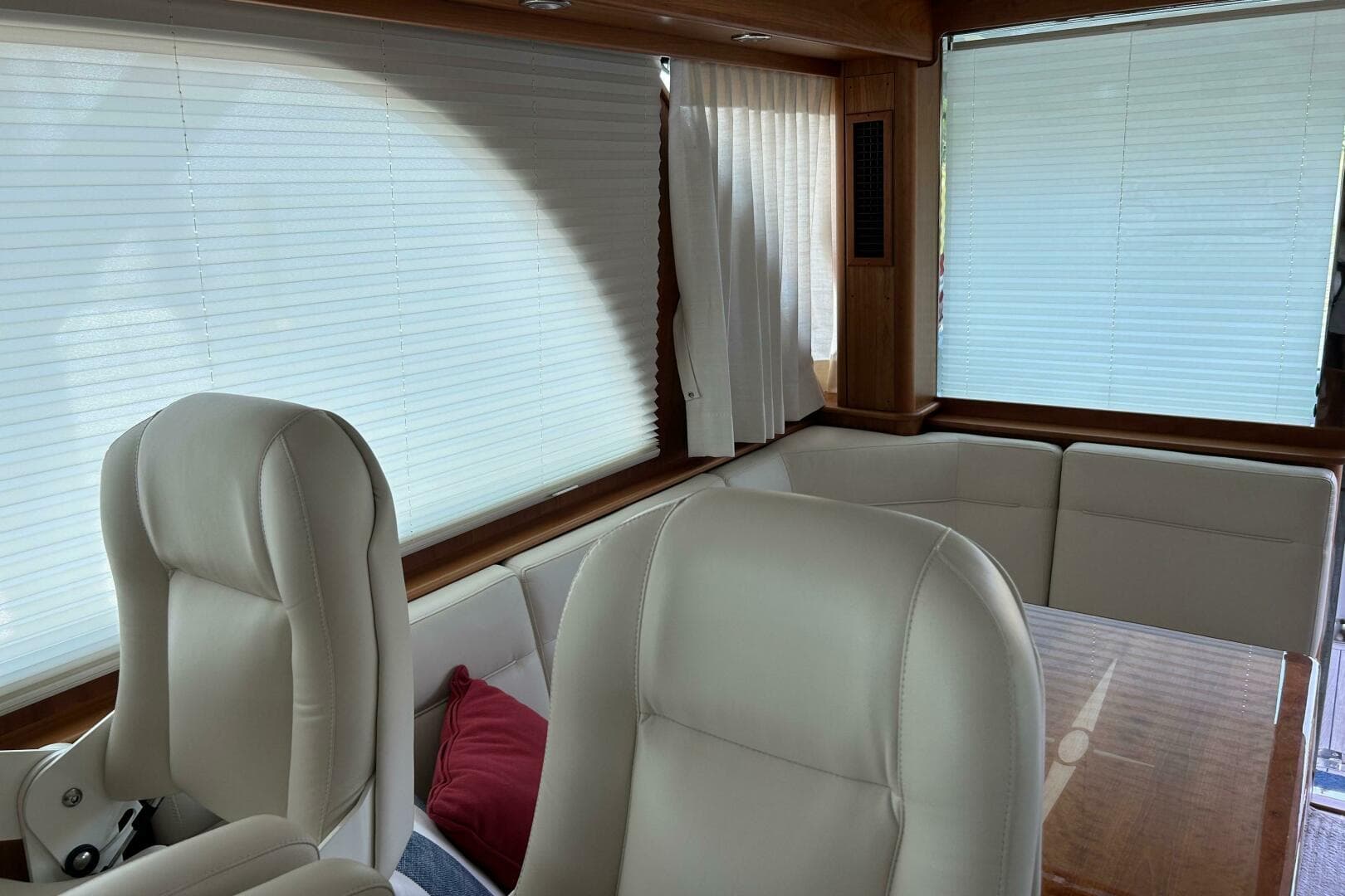 2022 Sabre 45 Salon Express — photo 18