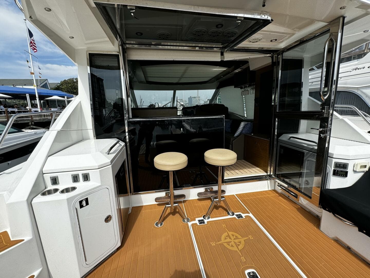 2014 Cruisers Yachts 45 Cantius — photo 10