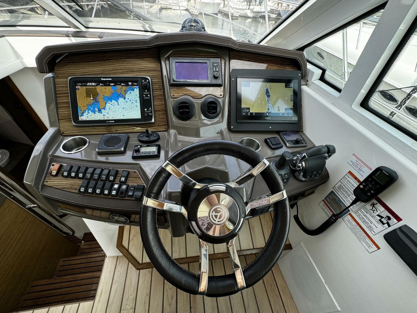 2014 Cruisers Yachts 45 Cantius — photo 18