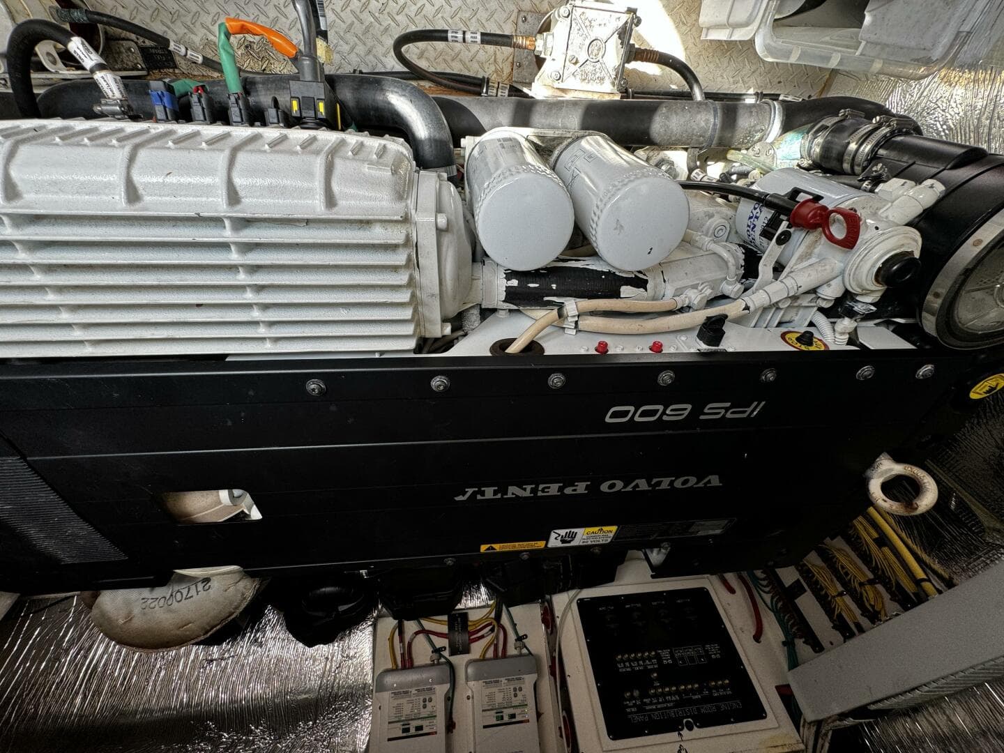2014 Cruisers Yachts 45 Cantius — photo 31