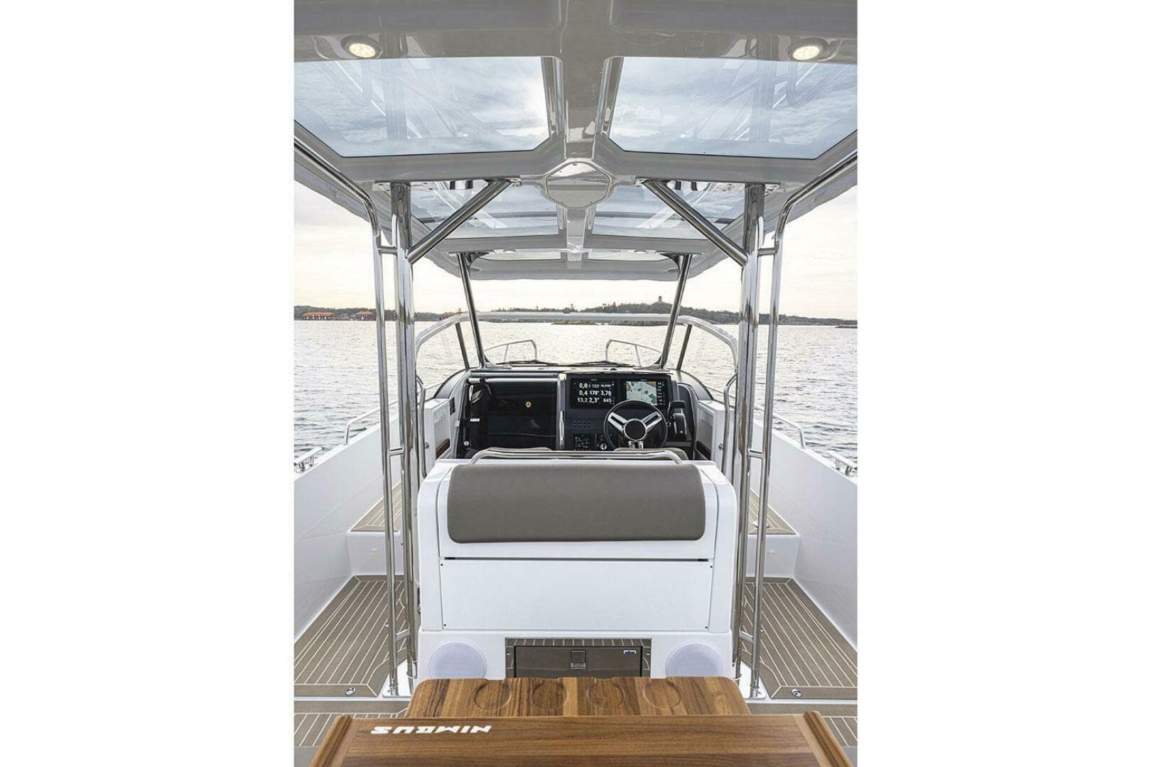 2025 Nimbus Tender 9 — photo 9