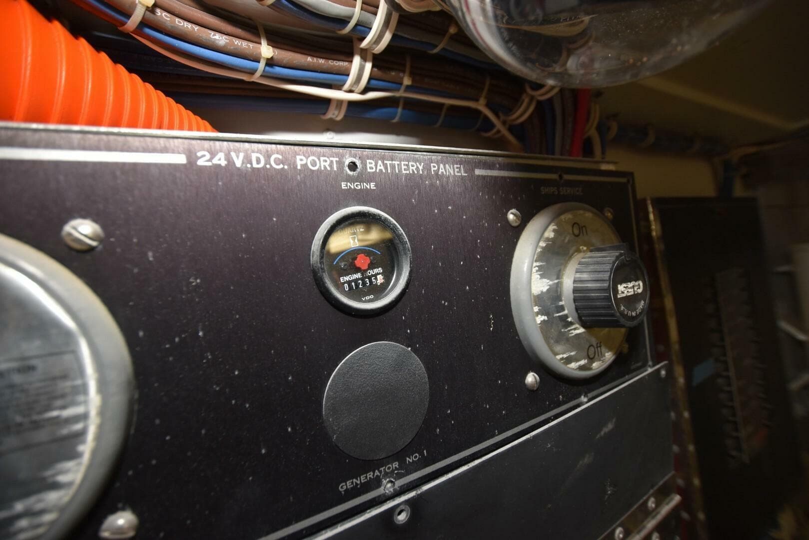 1998 Hatteras 74 Sportdeck — photo 12