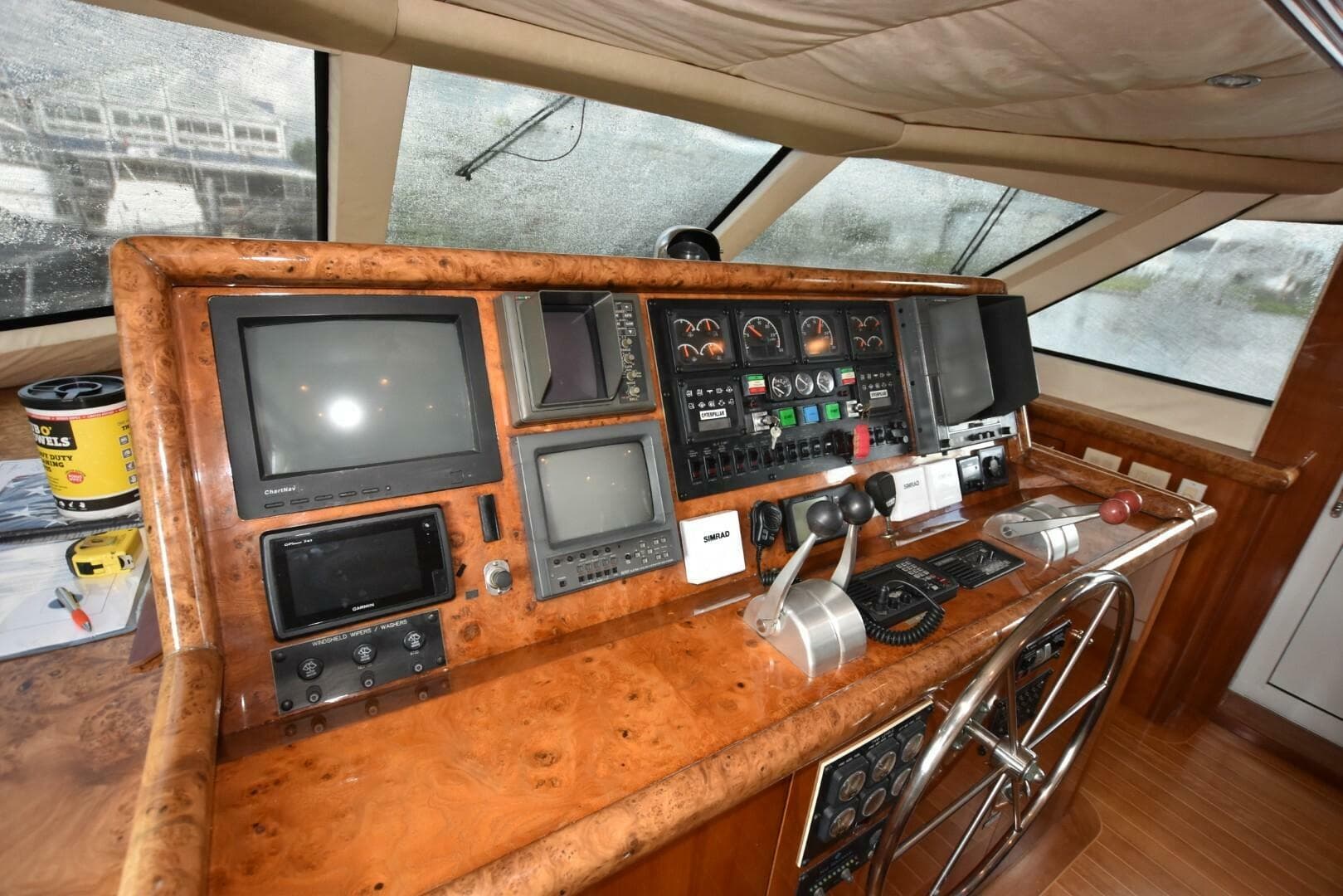 1998 Hatteras 74 Sportdeck — photo 25