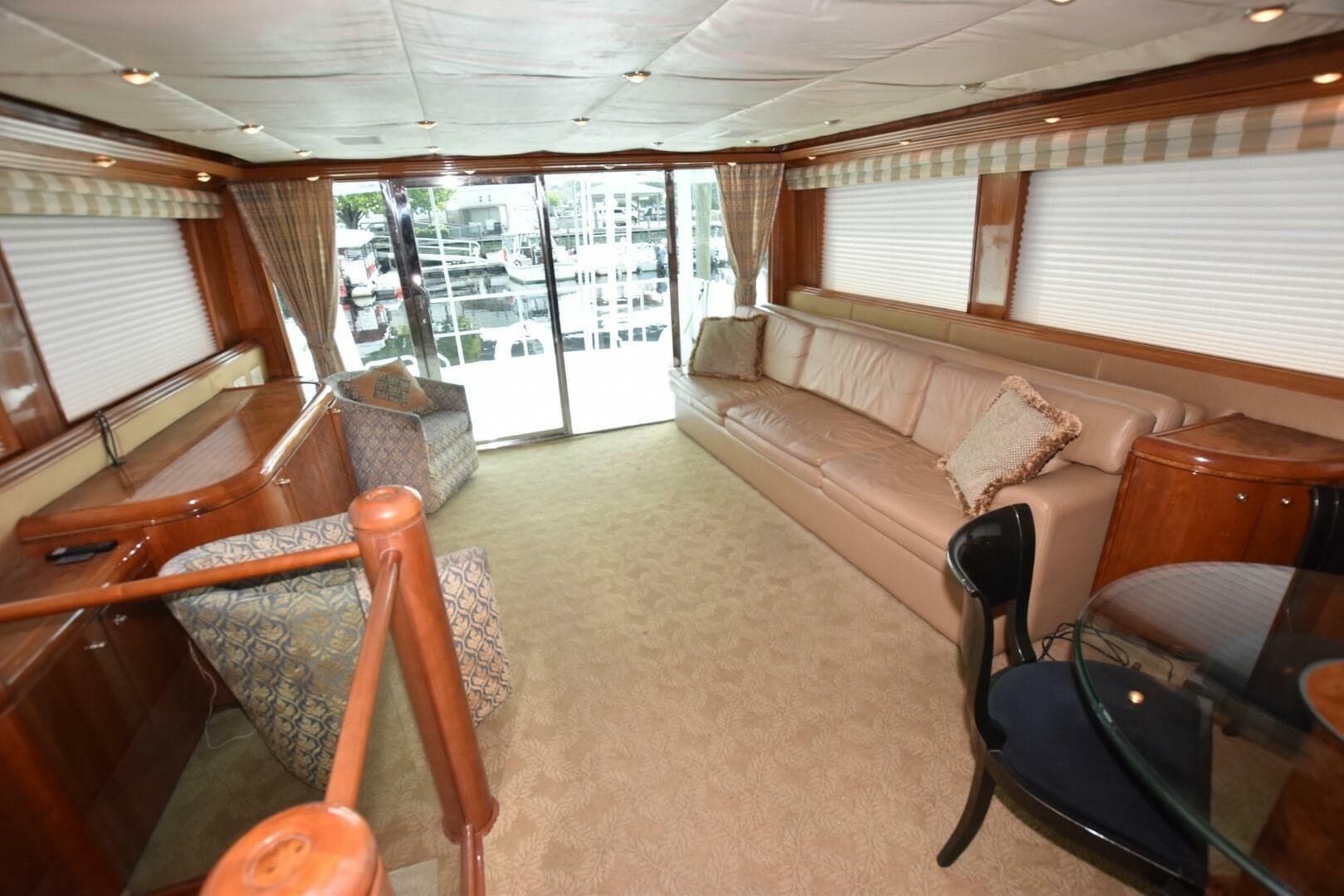 1998 Hatteras 74 Sportdeck — photo 16