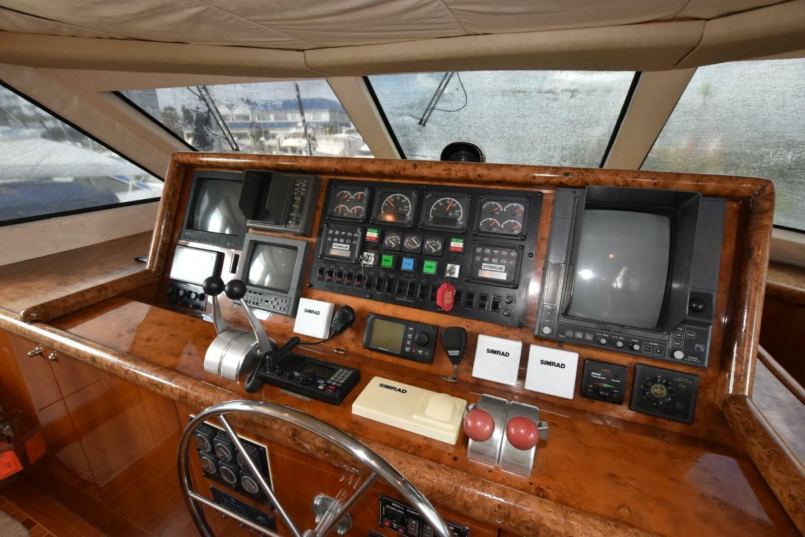 1998 Hatteras 74 Sportdeck — photo 29