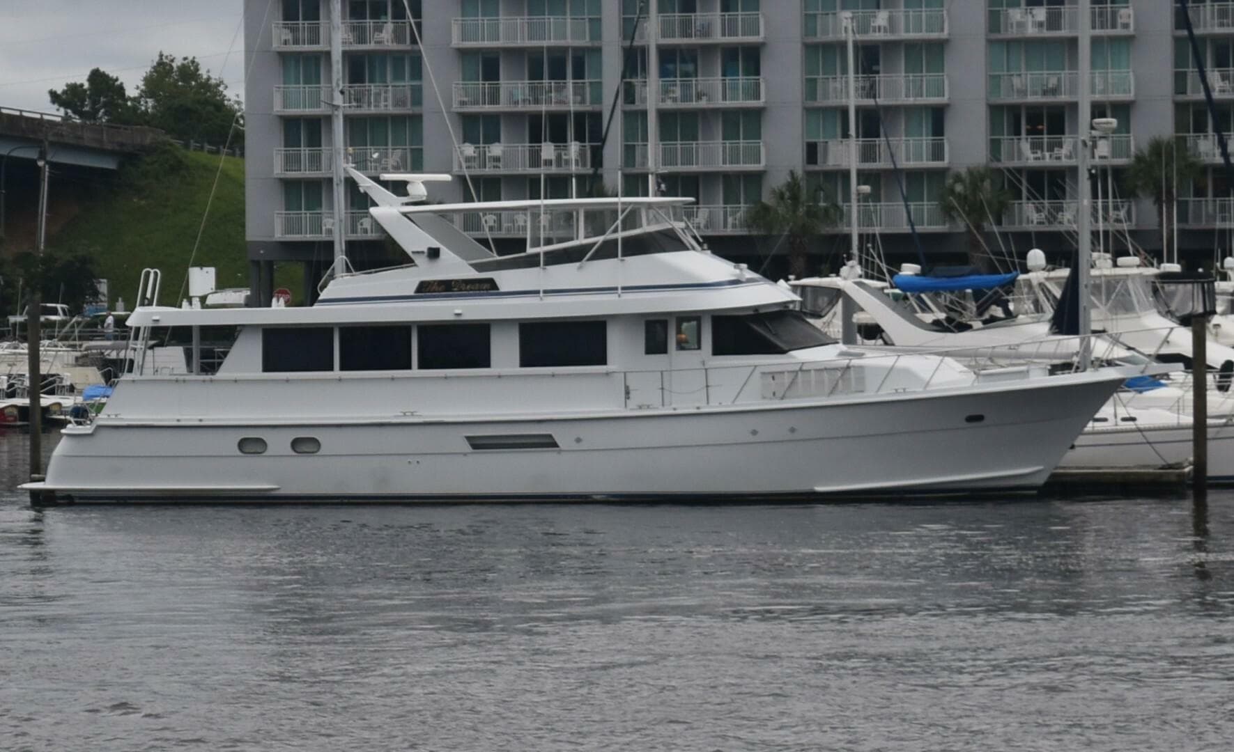 1998 Hatteras 74 Sportdeck — photo 1