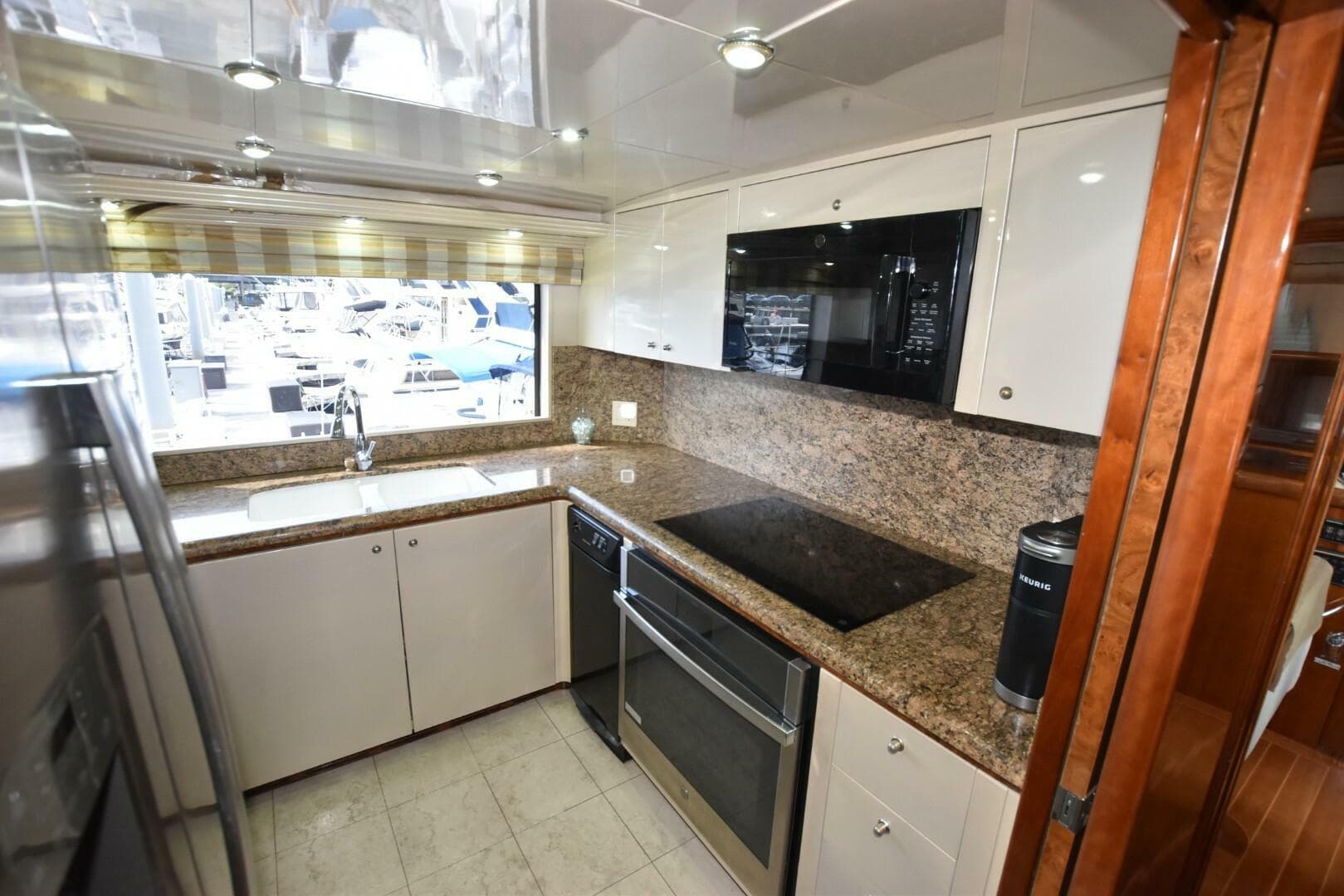 1998 Hatteras 74 Sportdeck — photo 20