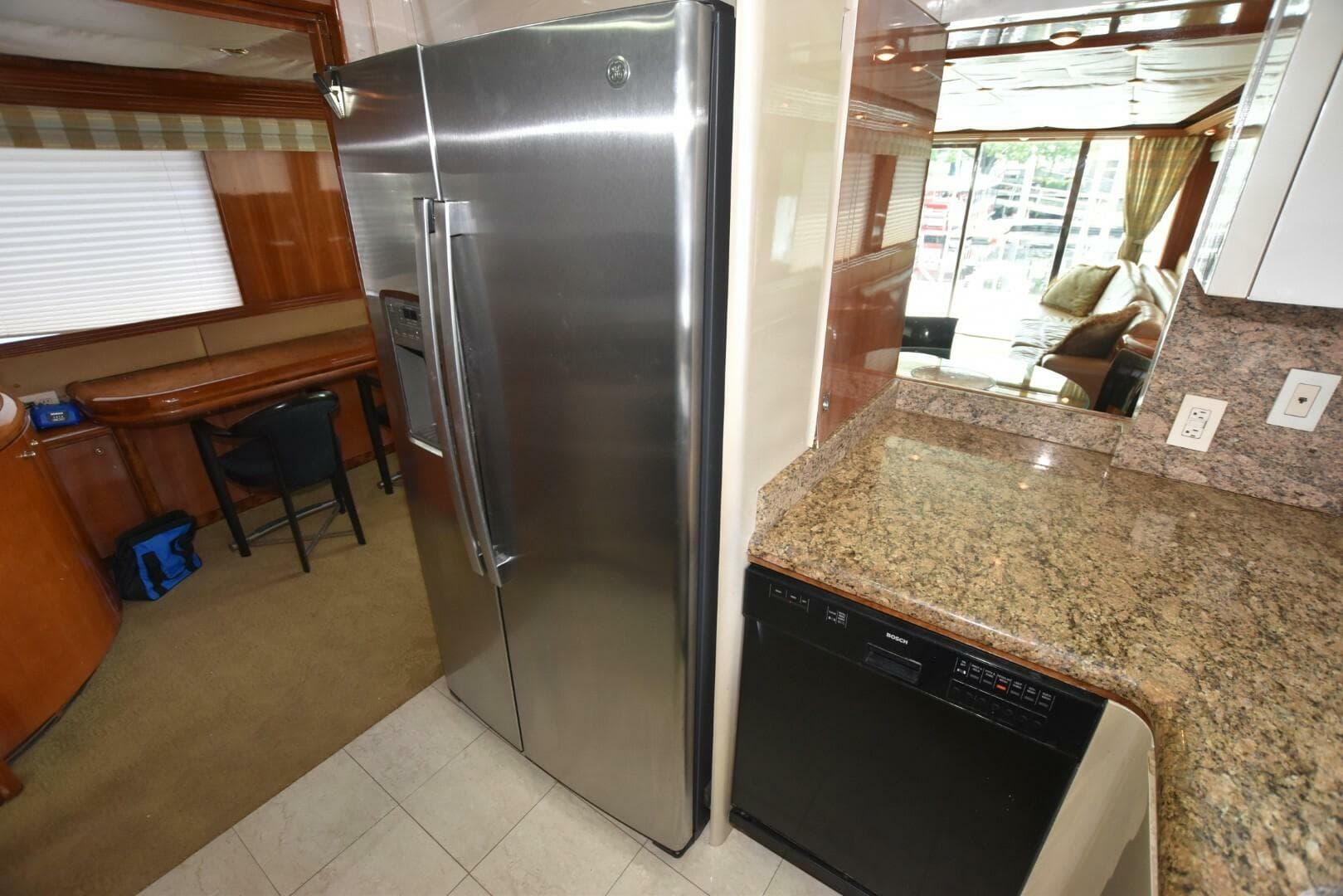 1998 Hatteras 74 Sportdeck — photo 22