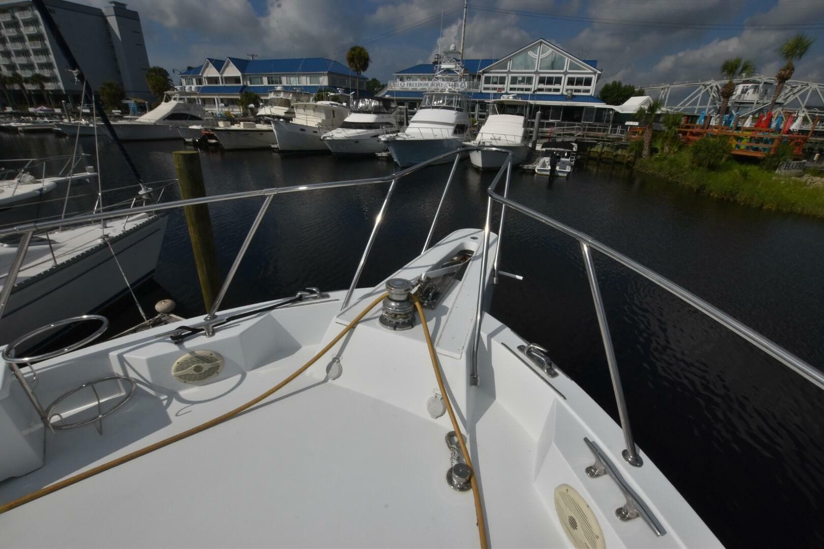 1998 Hatteras 74 Sportdeck — photo 4