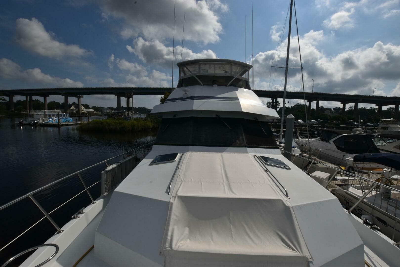 1998 Hatteras 74 Sportdeck — photo 6