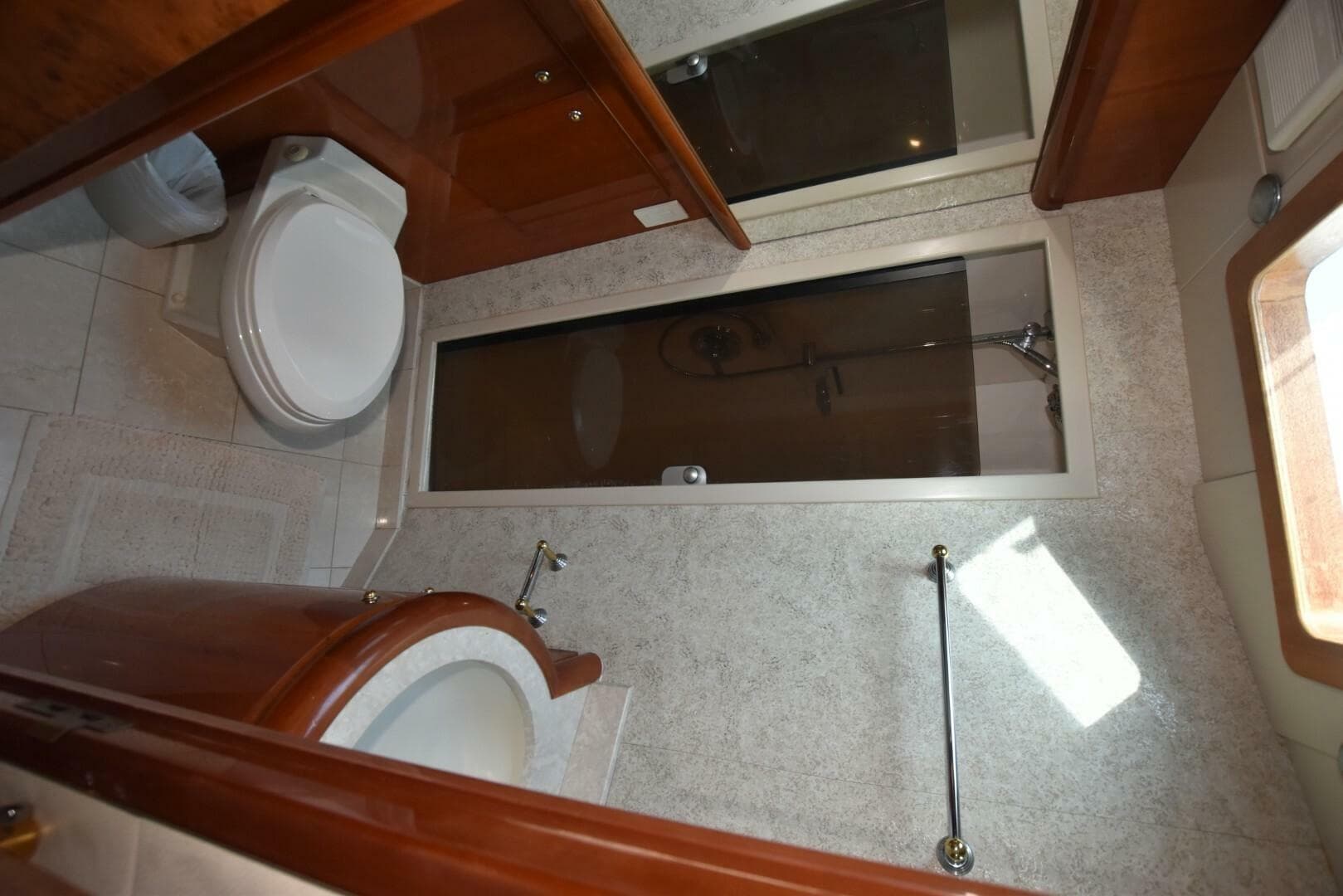 1998 Hatteras 74 Sportdeck — photo 33