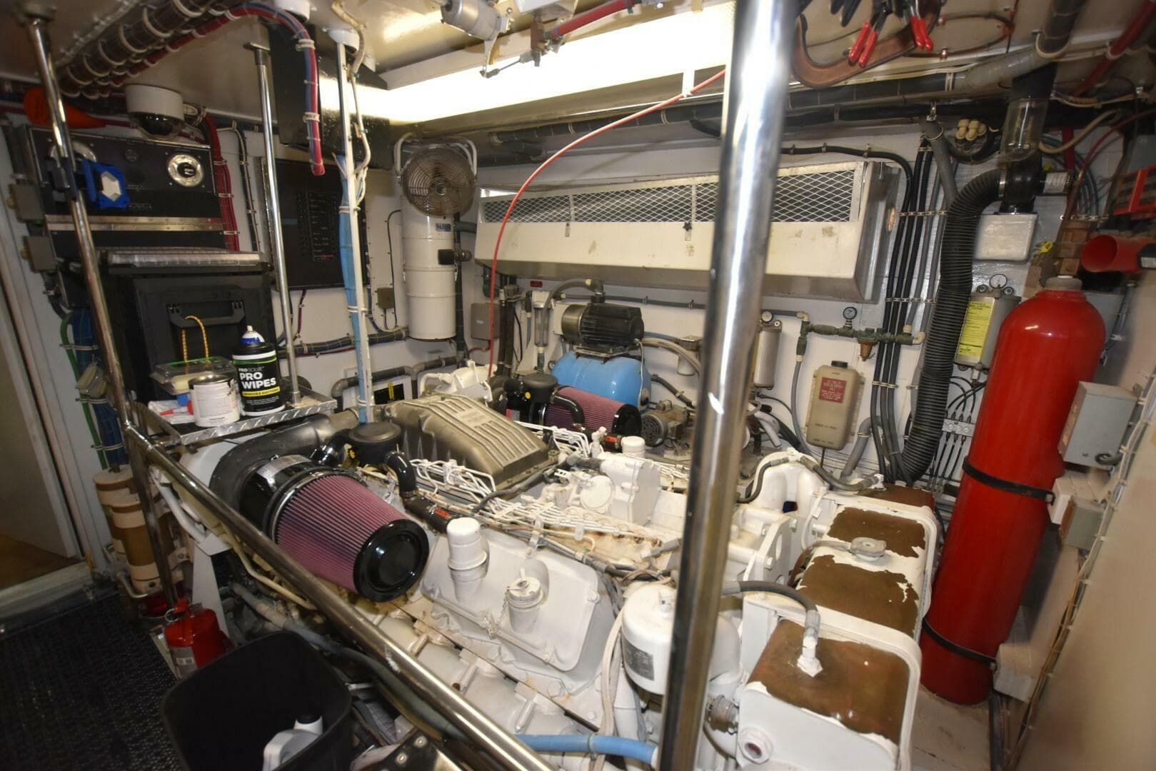 1998 Hatteras 74 Sportdeck — photo 37