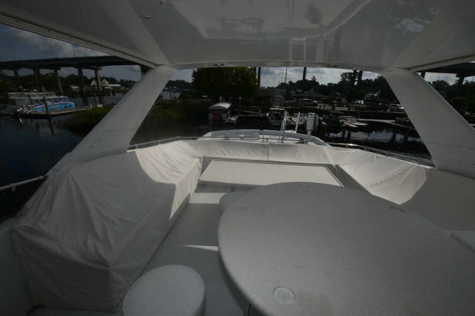 1998 Hatteras 74 Sportdeck — photo 28