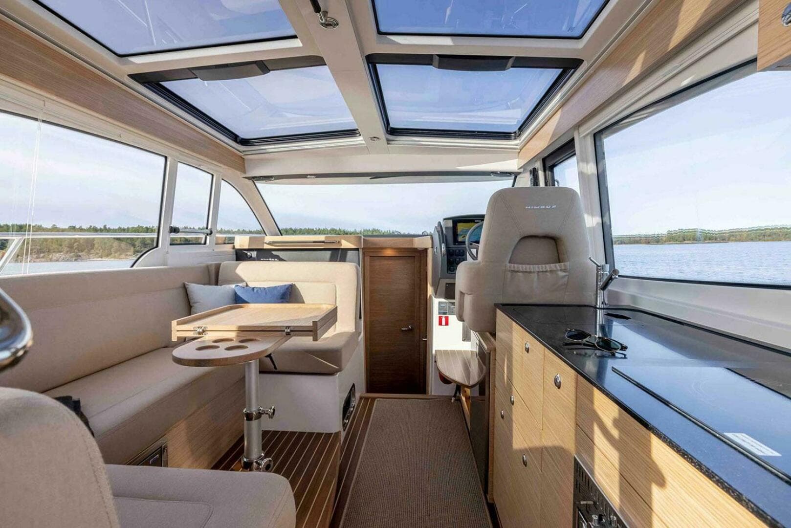 2025 Nimbus 365 Coupe — photo 7