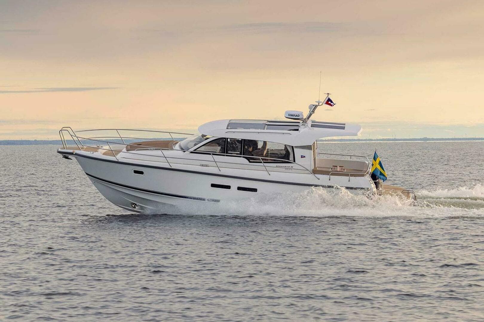 2025 Nimbus 365 Coupe — photo 1