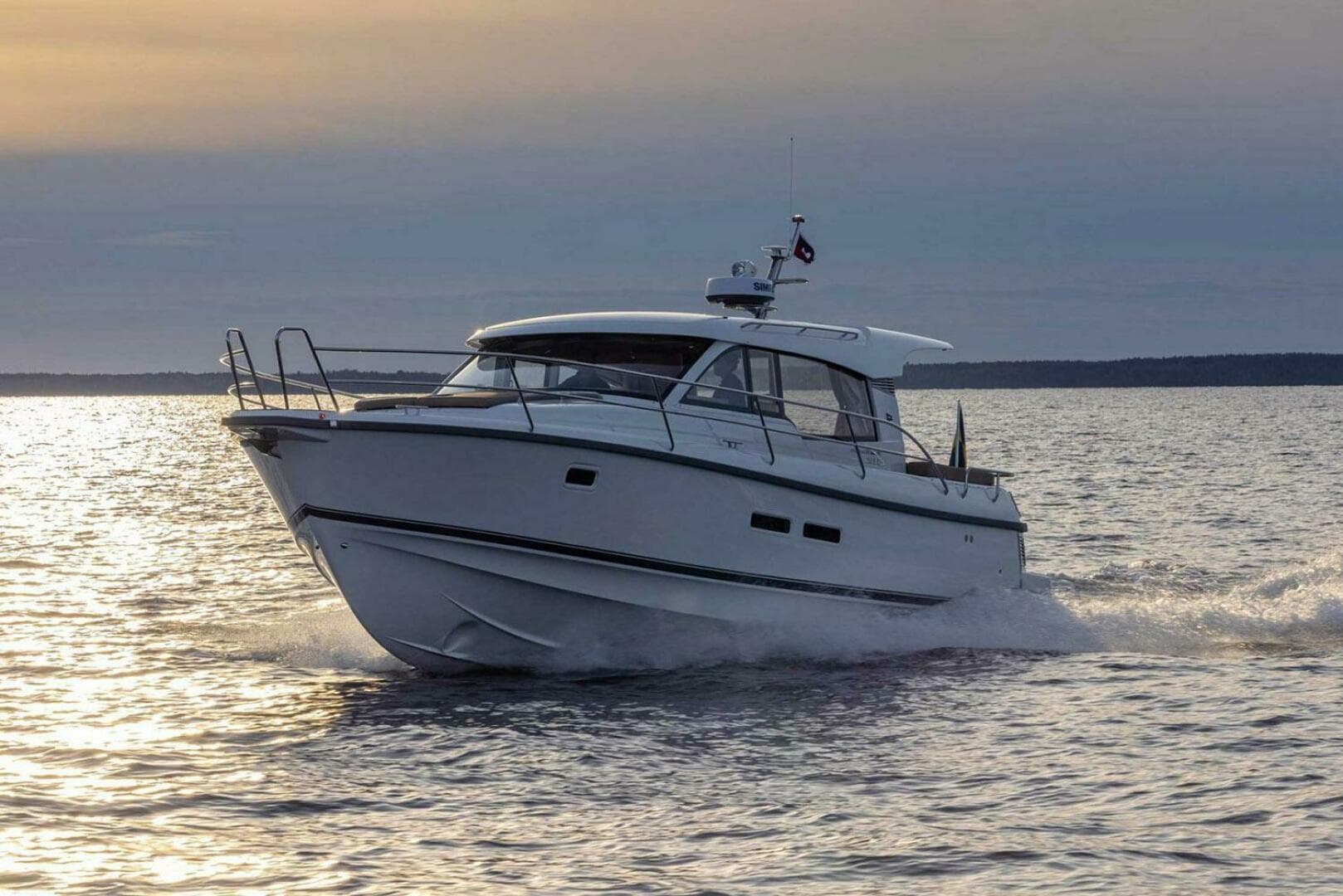 2025 Nimbus 365 Coupe — photo 2