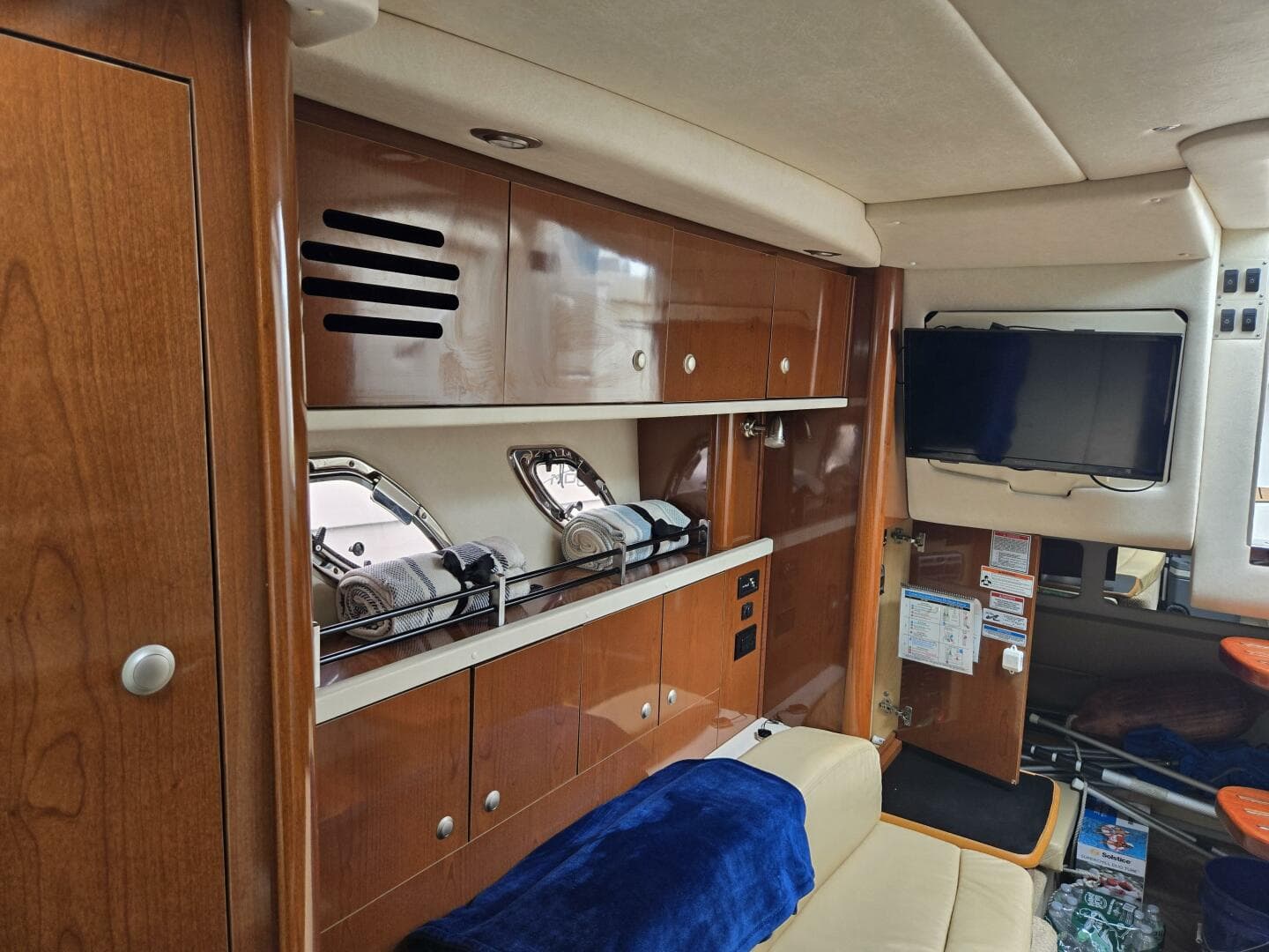 2008 Sea Ray 310 Sundancer — photo 19