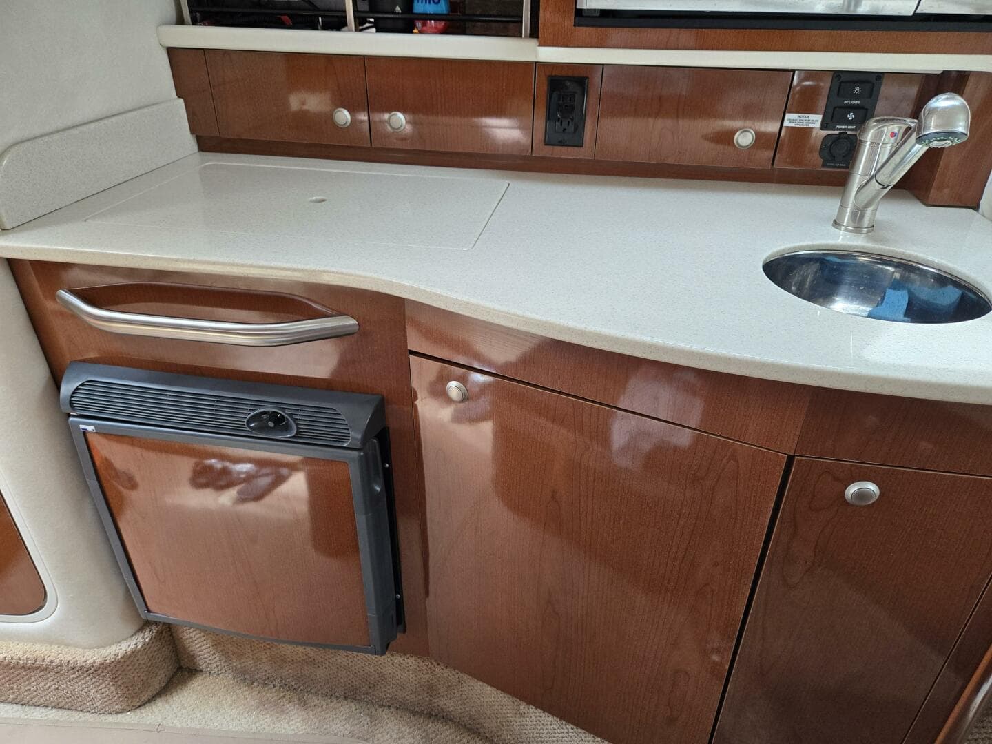 2008 Sea Ray 310 Sundancer — photo 21