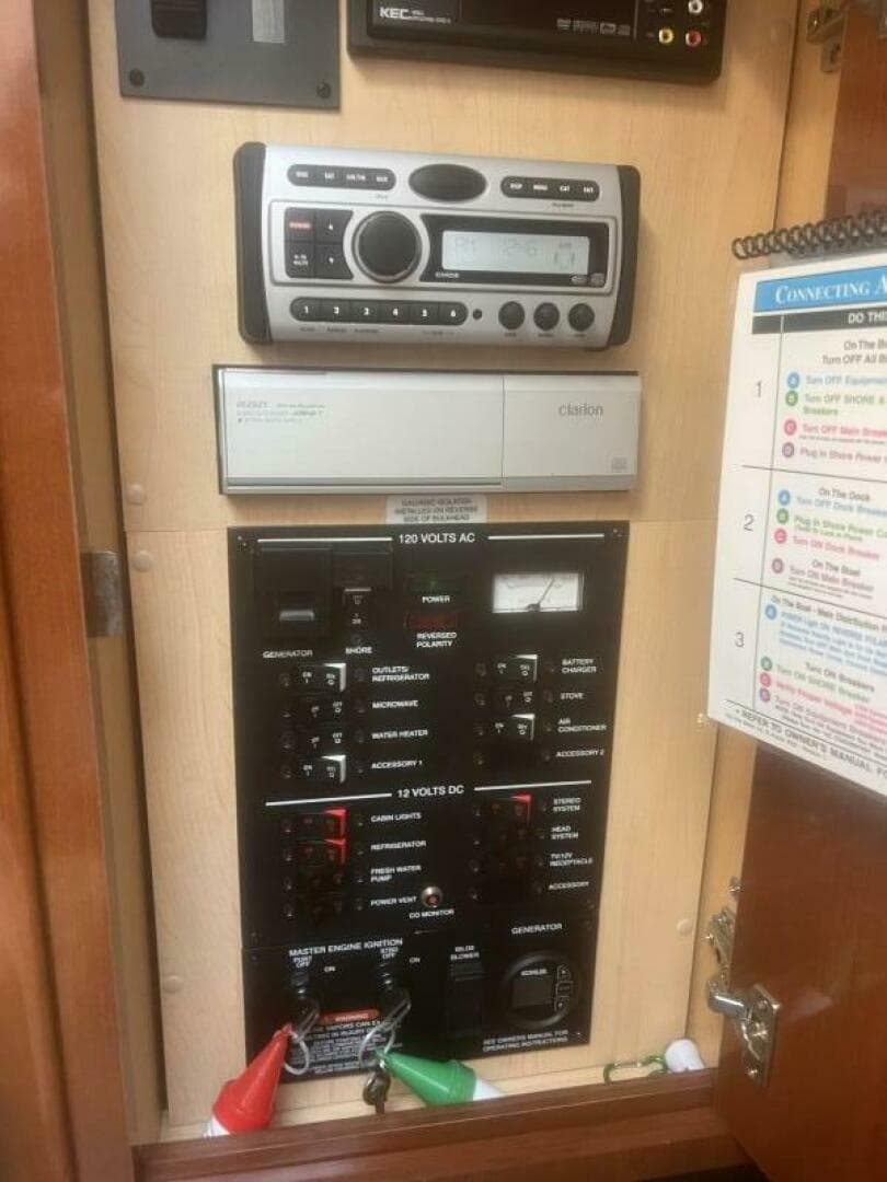 2008 Sea Ray 310 Sundancer — photo 20