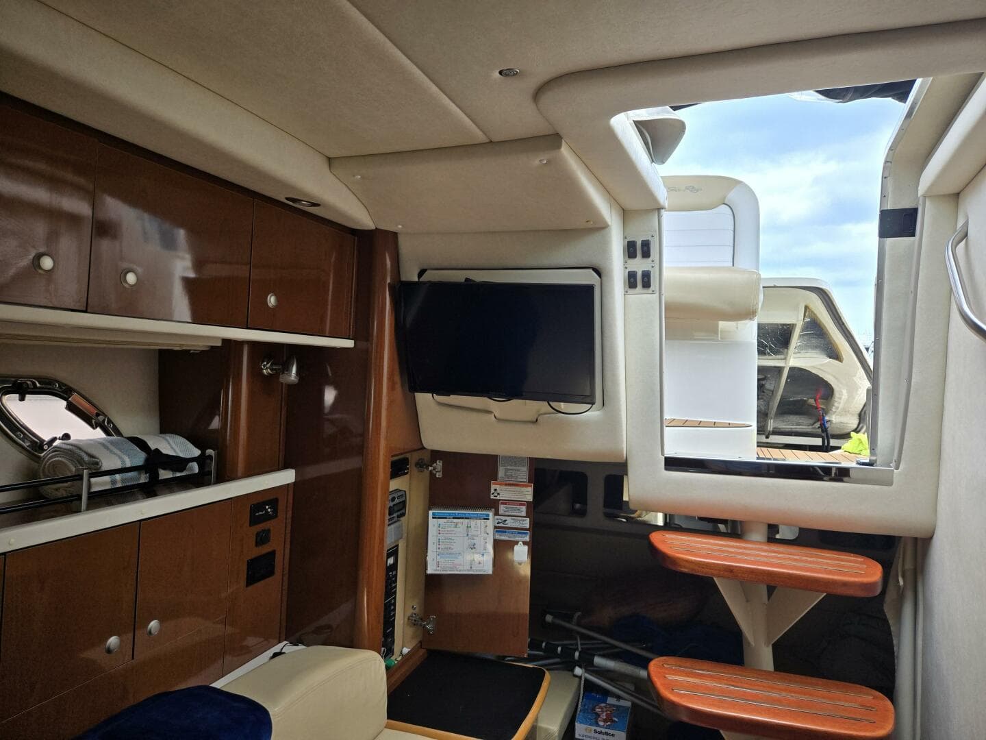 2008 Sea Ray 310 Sundancer — photo 18